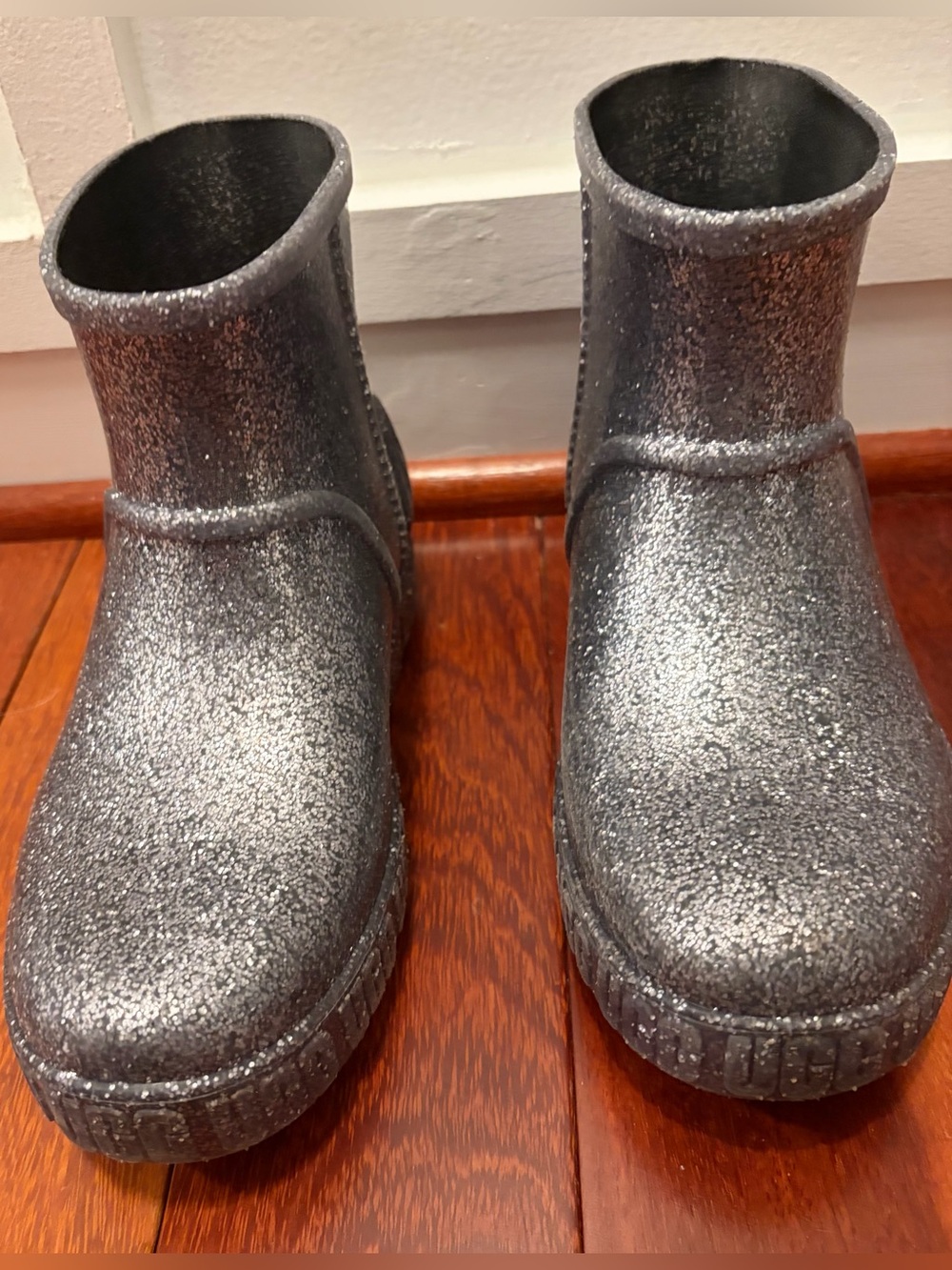 UGG Kids Drizlita Rain Boots - Size 4